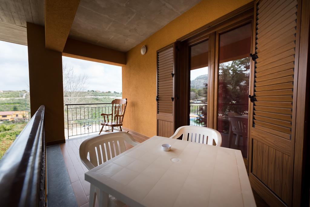 Valle Himara Guest House Piana Degli Albanesi Exterior foto